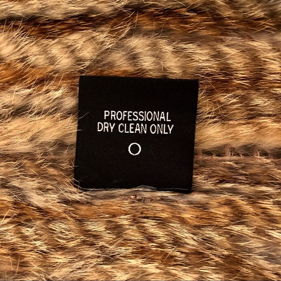 Authentic Rabbit Fur Cropped Vest - Picture 7 of 8